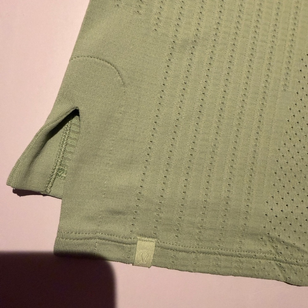 Lululemon Mint Green Women's Top - Picture 3 of 3